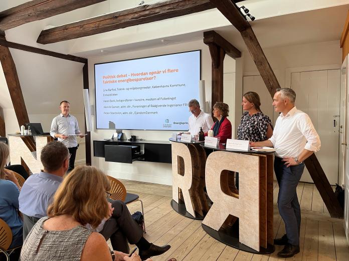 Panel debate between four people at an event organized by Energy Leap